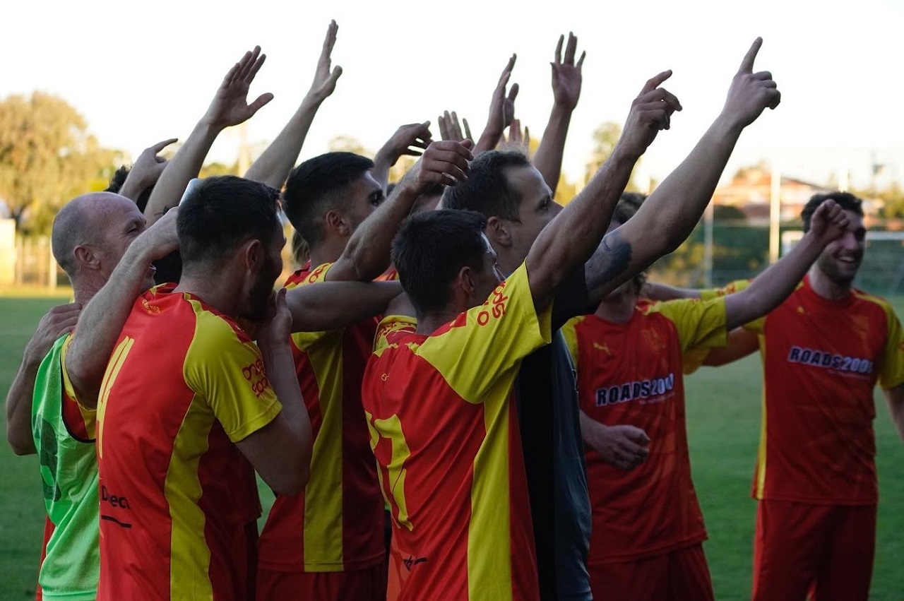 Stirling strike late again to maintain promotion drive