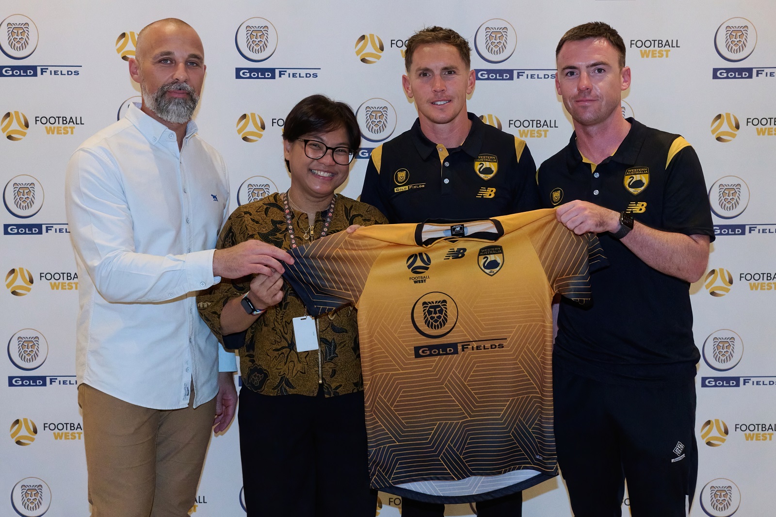 Gold FIelds WA Under 14s Boys Jakarta Indonesian Consul General in Perth Listiana Operananta  Neil Kilkenny Perry Ielati John Walmsley