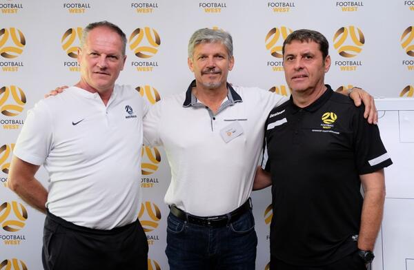 Rod Banjac (centre)