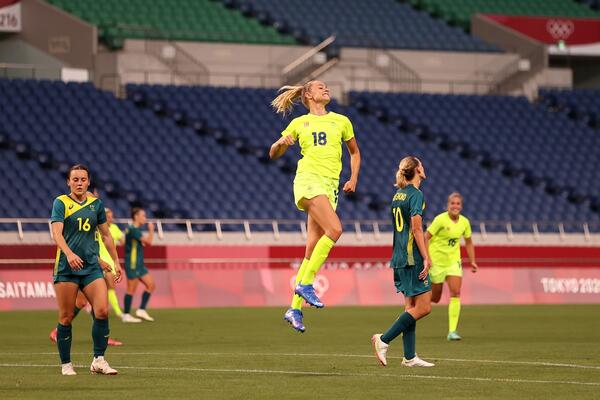 Sweden beat Australia 4-2