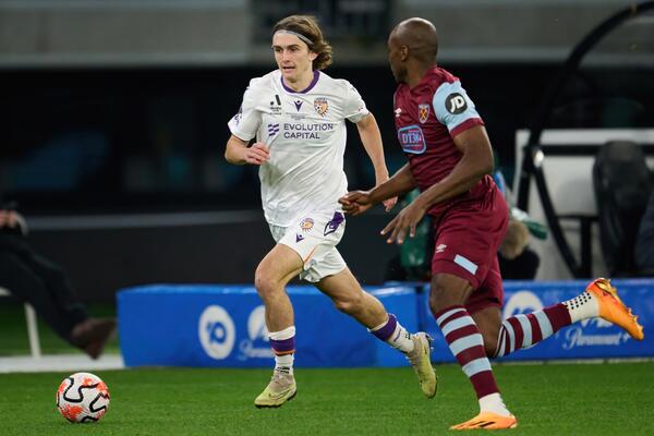 Daniel Bennie Perth Glory West Ham FotoEnzo